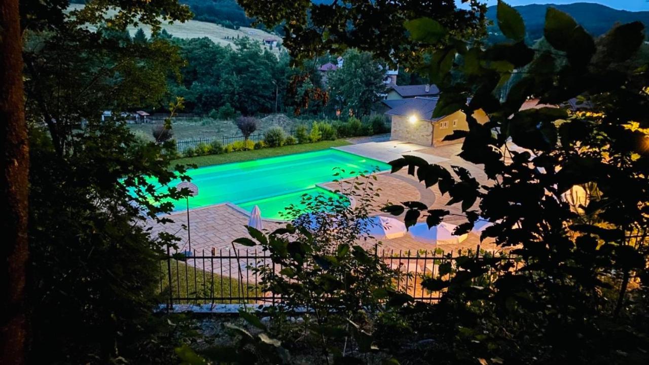 Villa Комплекс Омайник Kalofer Exterior foto